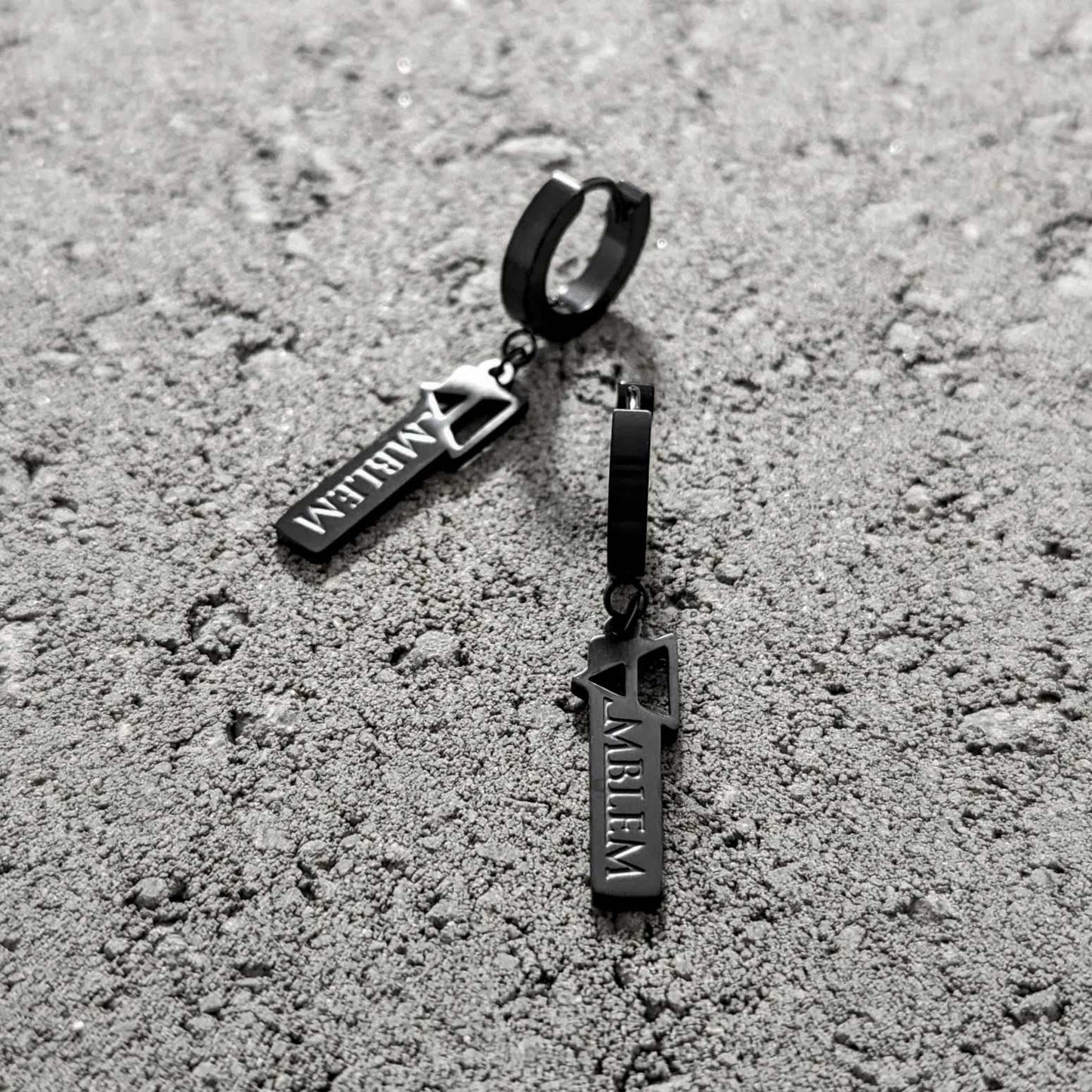 EMBLEM TAG EARRINGS - BLACK