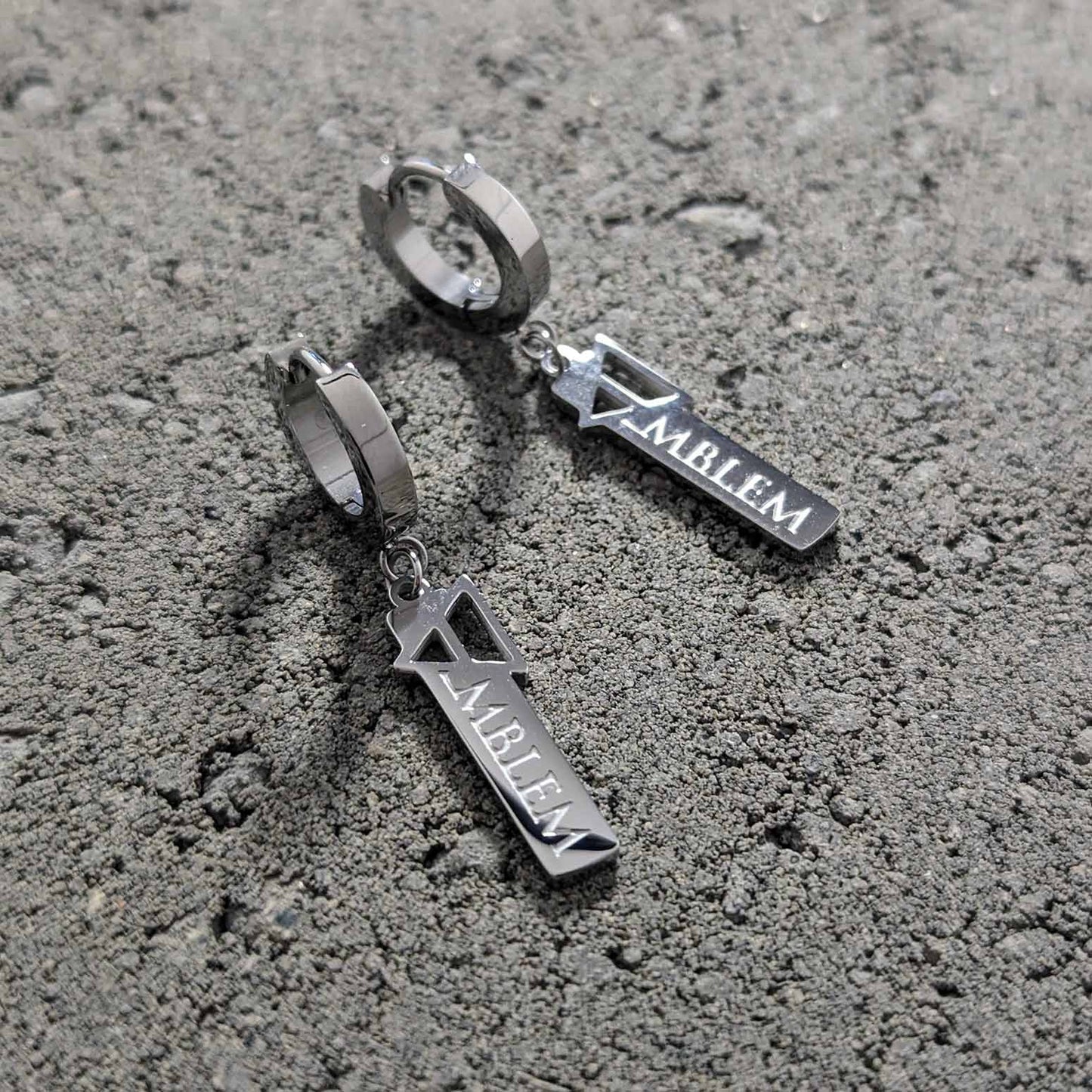 EMBLEM TAG EARRINGS - SILVER