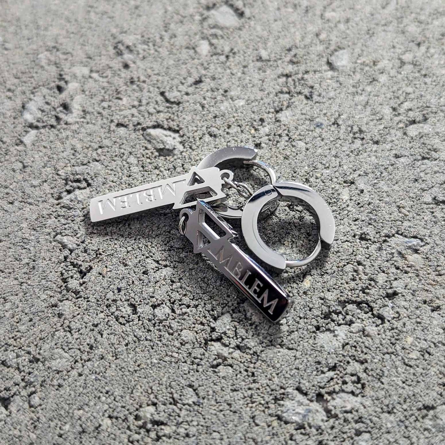 EMBLEM TAG EARRINGS - SILVER