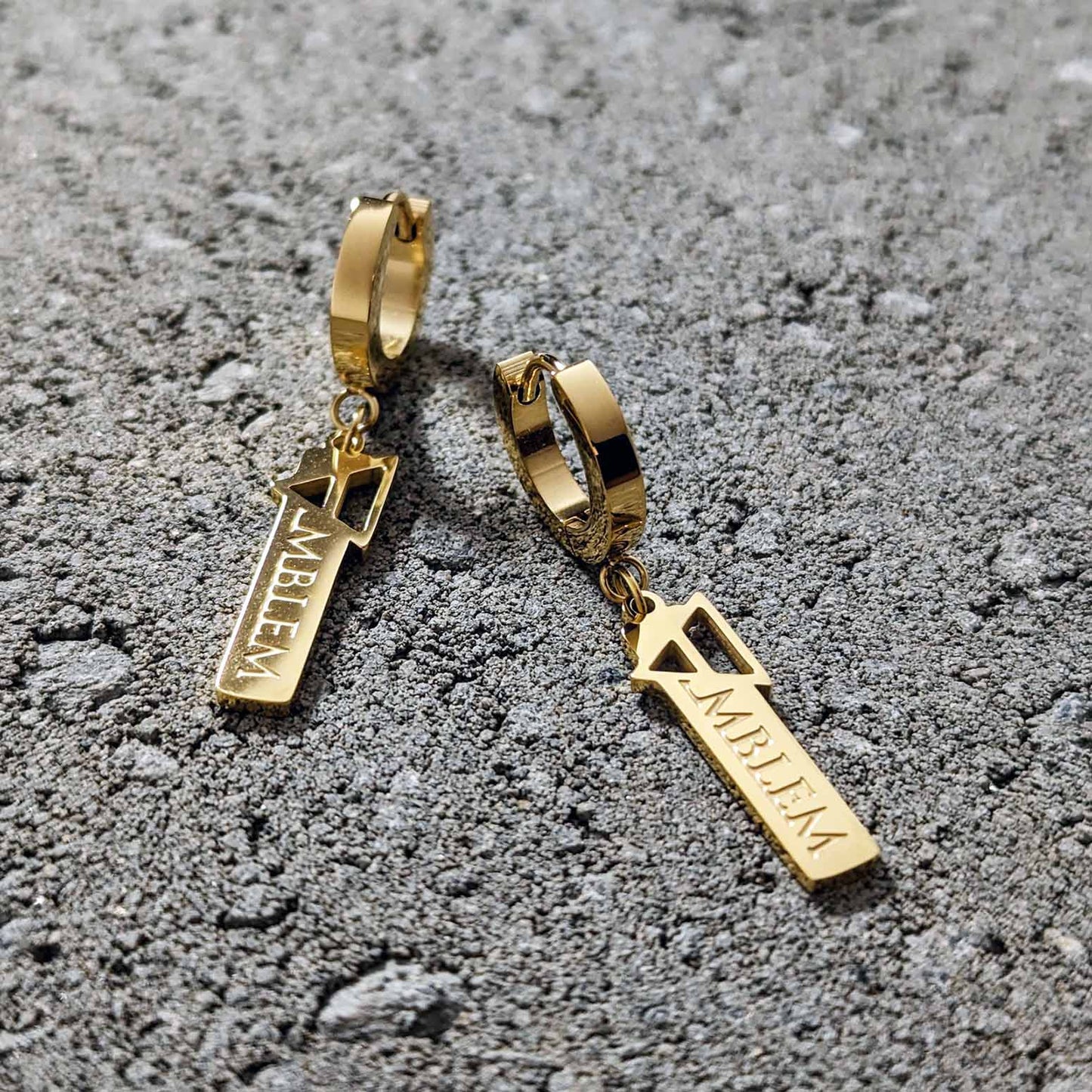 EMBLEM TAG EARRINGS - GOLD