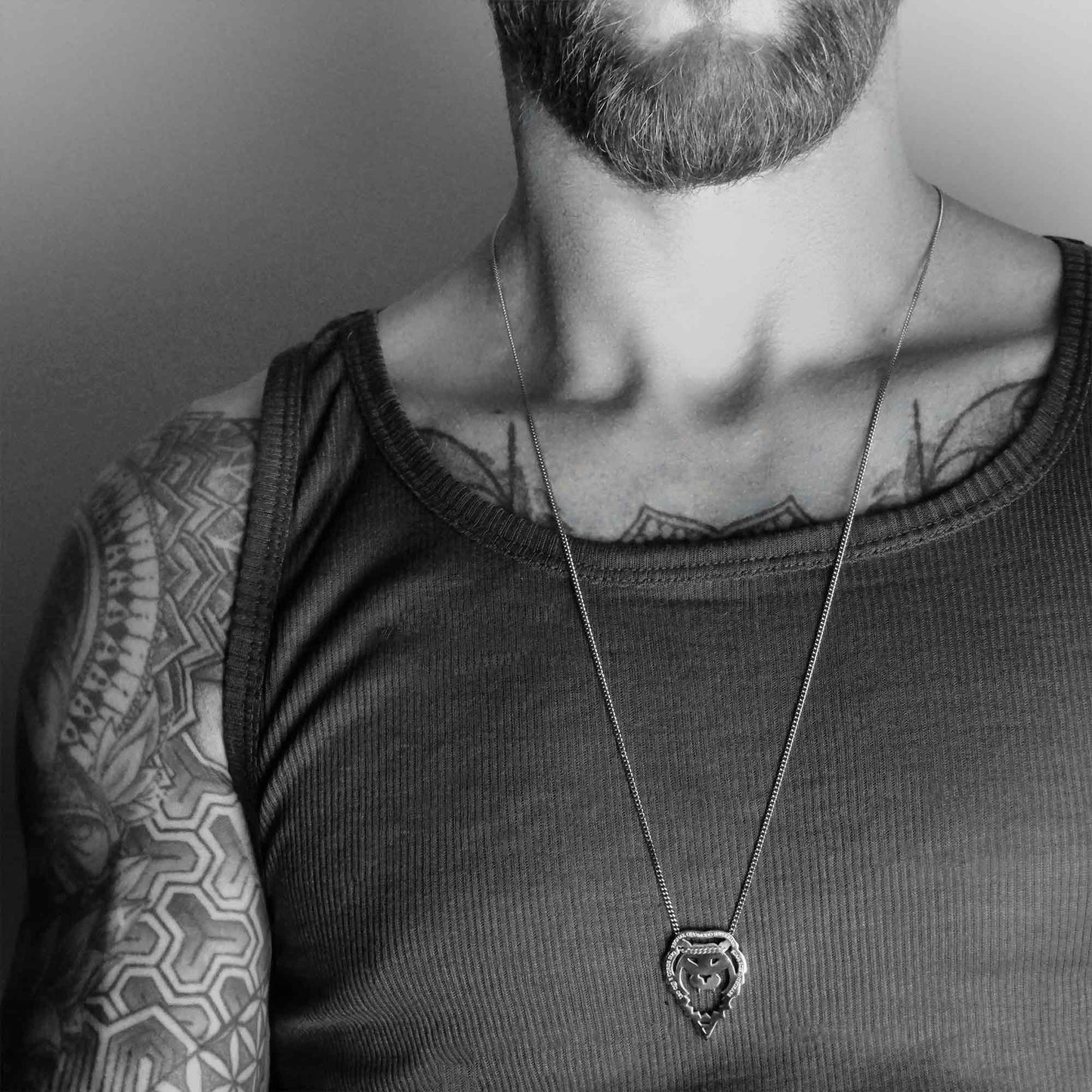 LION NECKLACE WITH CHAIN - SILVER