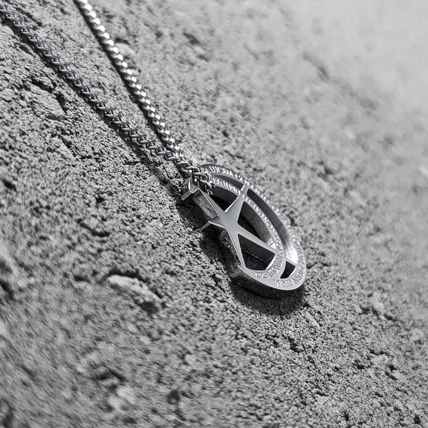 MOON NECKLACE WITH CHAIN - SILVER