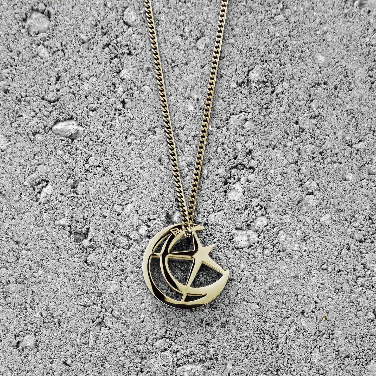MOON NECKLACE WITH CHAIN - GOLD