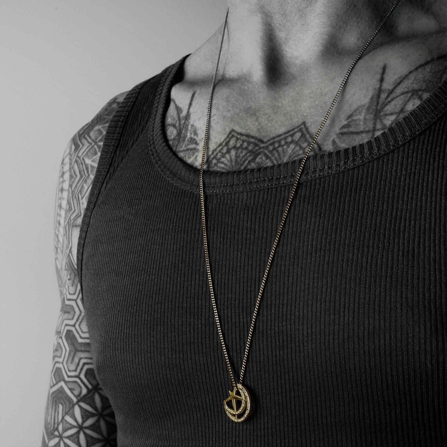MOON NECKLACE WITH CHAIN - GOLD
