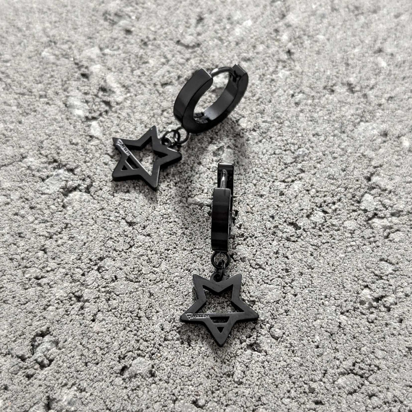 STAR EARRINGS - BLACK