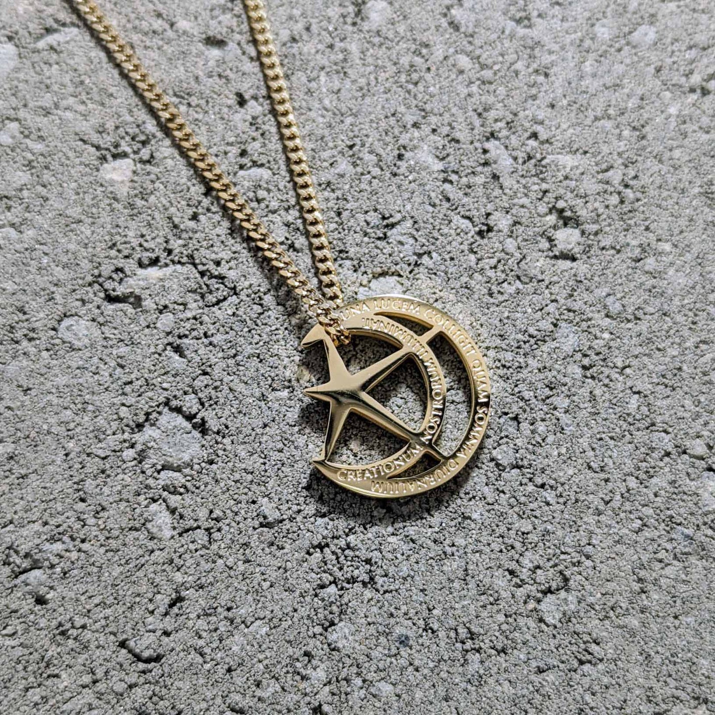 MOON NECKLACE WITH CHAIN - GOLD